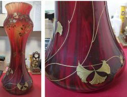 Антикварная напольная ваза из цветного стекла с лепным декором