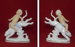 Статуэтка фарфор винтаж обнаженный мальчик на пантере. Германия (ГДР) завод Липпельсдорф