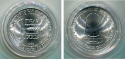 Монетовидный жетон. 1 рубль-1 доллар 1988 года. Отчеканена из металла корпуса ракет, уничтоженных по договору разоружения